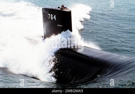 A starboard bow view of the nuclear-powered attack submarine USS BOISE (SSN-764) underway at high speed off the Virginia Capes during builders sea trials. Country: Atlantic Ocean (AOC) Stock Photo