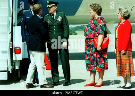 Vice-President Dan Quayle (left) is greeted at the Robert Gray Army Airfield by Lieutenant General Horace G. Taylor, Commanding General III Corps and Fort Hood and Mrs. Taylor during the Vice-Presidential stop over in Fort Hood, Killeen and Harker Heights Texas area. Base: Fort Hood State: Texas (TX) Country: United States Of America (USA) Stock Photo