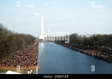 An American Reunion of the Mall as seen from the west end of the reflecting pool, during Jan 17th the week of the 42nd Inaugural celebration. Base: Washington State: District Of Columbia (DC) Country: United States Of America (USA) Stock Photo