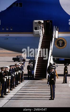 Armed Forces Inaugural Committee behind the scenes. Departure ceremonies at Andrews AFB, Maryland, for former President George Bush. Base: Washington State: District Of Columbia (DC) Country: United States Of America (USA) Stock Photo