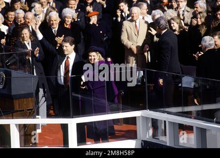 Inauguration. The second Family waves to the crowds gathered at the west side of the nation's capitol for the Inauguration of the 42nd President, William Jefferson Clinton. Base: Washington State: District Of Columbia (DC) Country: United States Of America (USA) Stock Photo