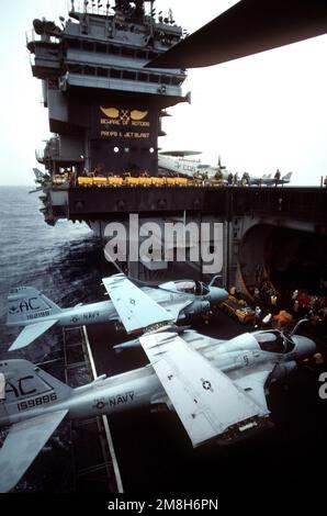 Flight deck crewmen prepare two Attack Squadron 75 (VA-75) A-6E Intruder aircraft for an elevator ride to the flight deck of the aircraft carrier USS JOHN F. KENNEDY (CV-67). Country: Adriatic Sea Stock Photo