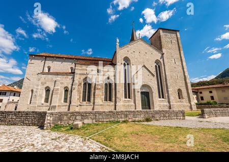 Medieval Cathedral of Venzone. Church of St. Andrew the Apostle, 1308. Udine province, Friuli-Venezia Giulia, Italy, Europe. Stock Photo