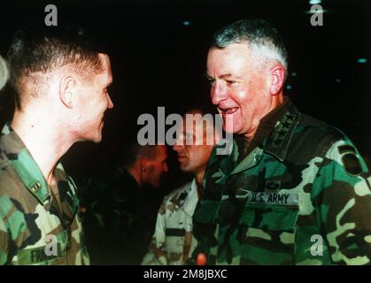 GEN. John M. Shalikashvili, Chairman of the Joint Chiefs of STAFF, talks with one of the troops. Base: Fort Drum State: New York (NY) Country: United States Of America (USA) Stock Photo