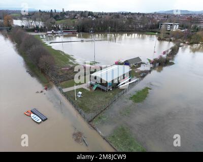 Hereford, Herefordshire, UK – Saturday 14th January 2023 – UK Weather – Flood Warning for River Wye in Hereford – The Environment Agency has posted a flood warning for Hereford with an overnight peak on Saturday night of between 5.7m and 6m ( record high is 6.11m ) – this photo taken at 15.45 shows the Wye in Hereford at 4.35m having fallen back from a high on Friday of 5.45m which did result in flooding in the Greyfriars area of the city. Further flooding of property is expected tonight. Photo Steven May / Alamy Live News Stock Photo