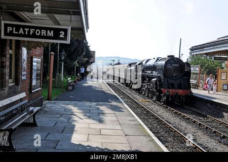 The British Railways built 92203 Black Prince 9F class locomotive pulls in at Toddington railway stations in the Cotswolds in Britain.  The Black Prin Stock Photo