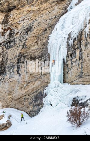 Greg Moore climbs the Boy Scout ice climb rated WI 4-5 in The Ruby Mountains Stock Photo