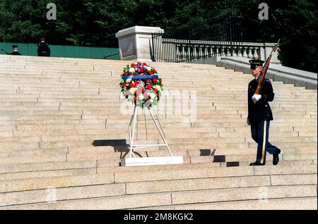 A member of the U.S. Army's 3rd Infantry (Old Guard) marches past the wreath placed before the Tomb of the Unknown Soldiers by members of the Freedom Flight America during their stop over at Andrews AFB while en route to New York City to commemorate the 50th anniversary of the end of World War Two. Base: Arlington National Cemetery State: Virginia (VA) Country: United States Of America (USA) Stock Photo