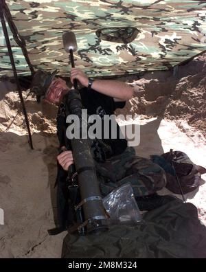 US Marine Corps Private First Class Brian Feldhiser leans an anti-tank weapon while participating as a rebel in RIMPAC '96 at Pacific Missile Range Facility, Barking Sands, Kauai, Hawaii. Subject Operation/Series: RIMPAC '96 Base: Kauai State: Hawaii (HI) Country: United States Of America (USA) Stock Photo