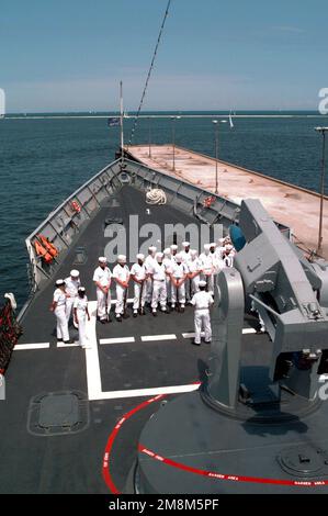 US Navy Visitors tour the guided-missile frigates USS Ingraham (FFG 61 ...