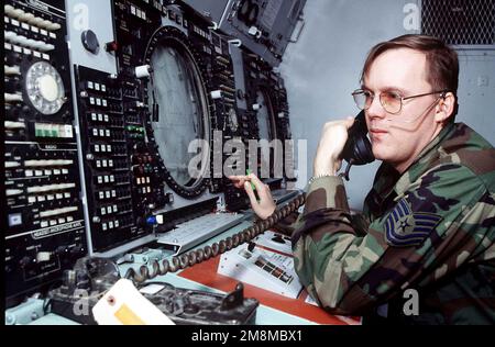 TSGT Dennis Boggs (USAF), 33rd Combat Communications Squadron, monitors flight operations as air traffic controllers, 4100th Group Provisional (USAF), inside the Precision Approach Radar facility at Tuzla Air Base, Bosnia-Herzegovina, during Operation Joint Endeavor. Operation Joint Endeavor is a peacekeeping effort by a multinational Implementation Force (IFOR), comprised of NATO and non-NATO military forces, deployed to Bosnia in support of the Dayton Peace Accords. Subject Operation/Series: JOINT ENDEAVOR Base: Tuzla Air Base Country: Bosnia And/I Herzegovina (BIH) Stock Photo