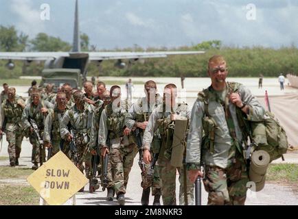 US Marines, 3rd Battalion, 7th Regiment, 1ST Marine Division on Tinian Island, Operation TANDEM THRUST '99. Subject Operation/Series: TANDEM THRUST '99 Base: Tinian Island Country: Northern Mariana Islands (MNP) Stock Photo