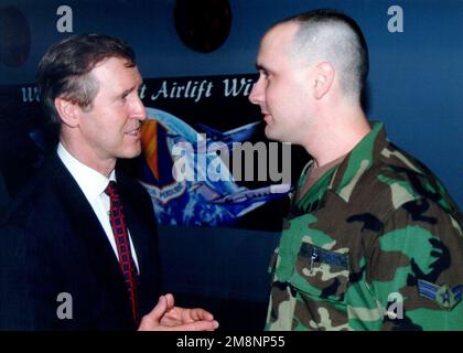 Secretary of Defense William Cohen speaks with A1C Paul French, member of the 786 Communications Squadron, Ramstein Air Base, Germany, on May 5, 1999. Secretary Cohen accompanied the President (not shown) on a visit to Ramstein Air Base, thanking the troops (not shown) for their support of Operations Allied Force and Sustain Hope. Subject Operation/Series: ALLIED FORCESUSTAIN HOPE Base: Ramstein Air Base State: Rheinland-Pfalz Country: Deutschland / Germany (DEU) Stock Photo