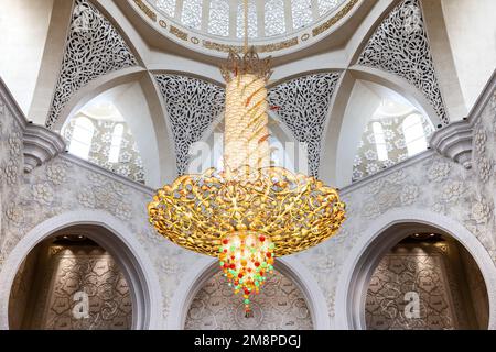 Close up of the largest crystal chandelier in Sheik Zayed mosque prayer hall in Abu Dhabi Stock Photo