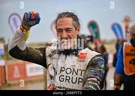 Damman, Saudi Arabia. 15th Jan, 2023. Ambiance, arrival, mud during the Stage 14 of the Dakar 2023 between Al-Hofuf and Damman, on January 15, 2023 in Damman, Saudi Arabia - Photo Gigi Soldano / DPPI Credit: DPPI Media/Alamy Live News Stock Photo