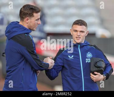 Chris Wood #20 of Newcastle United and Kieran Trippier #2 of Newcastle United shake hands as they arrive ahead of the Premier League match Newcastle United vs Fulham at St. James's Park, Newcastle, United Kingdom, 15th January 2023  (Photo by Mark Cosgrove/News Images) Stock Photo