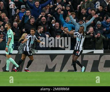 15th January 2023; St James' Park, Newcastle, England: Premier League Football, Newcastle United versus Fulham; Newcastle United's Alexander Isak celebrates scoring his side's first goal in the 89th minute to make the score 1-0 with Jacob Murphy close by Stock Photo