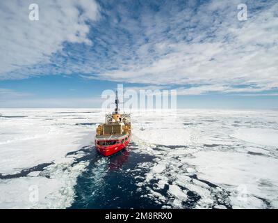 USCG Polar Star, Antarctica. 28 December, 2022. The Coast Guard Cutter Polar Star breaks through ice pack en route to Operation Deep Freeze 2023 supporting the U.S. Antarctic Program, January 3, 2023 in the Antarctic. Credit: PO3 Aidan Cooney/U.S. Coast Guard/Alamy Live News Stock Photo