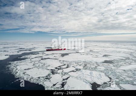 USCG Polar Star, Antarctica. 03 January, 2023. The Coast Guard Cutter Polar Star breaks through ice pack en route to Operation Deep Freeze 2023 supporting the U.S. Antarctic Program, January 3, 2023 in the Antarctic. Credit: PO3 Aidan Cooney/U.S. Coast Guard/Alamy Live News Stock Photo