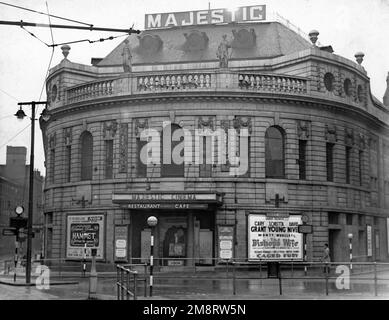 The Majestic Cinema in Leeds city centre at junction of Quebec Street and Wellington Street in late 1948 when it was showing LAURENCE OLIVIER and JEAN SIMMONS in HAMLET with next attraction being CARY GRANT LORETTA YOUNG and DAVID NIVEN in THE BISHOP'S WIFE Stock Photo