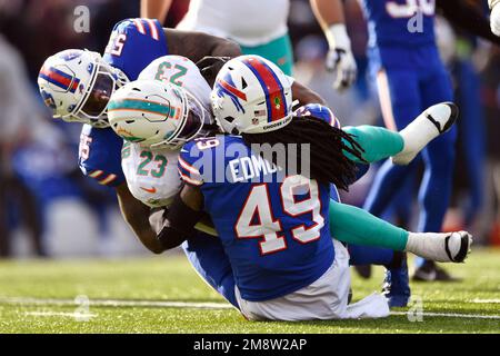 Miami, United States. 27th Nov, 2022. Miami. FL USA; Miami Dolphins running  back Jeff Wilson Jr. (23) enters onto the field prior to an NFL game  against the Houston Texans at the