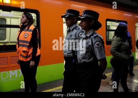 Mexico City, Mexico. 15th Jan, 2023. January 15, 2023, Mexico City, Mexico: Elements of the National Guard in surveillance operations on Line 12 of the Mexico City Subway. on January 15, 2023 in Mexico City, Mexico (Photo by Luis Barron/Eyepix Group/Sipa USA). Credit: Sipa USA/Alamy Live News Stock Photo