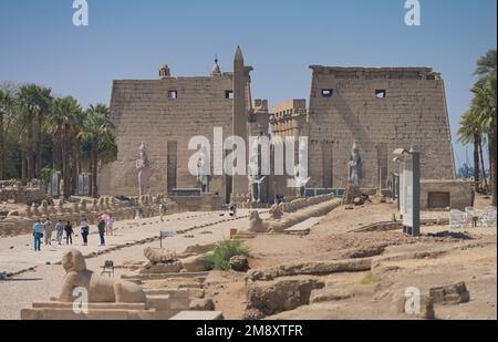 Sphinx Avenue, pylon with figures of Ramses II and obelisk, Ancient Egyptian Luxor Temple, Luxor, Egypt Stock Photo