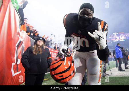 Landover, United States. 26th Aug, 2023. Cincinnati Bengals OT D'Ante Smith  (70) holding back DE Efe Obada (97) from making an attempt to tackle the QB  during a NFL preseason game between