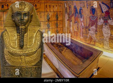 Egypt burial chamber with statue Tutankhamun Stock Photo