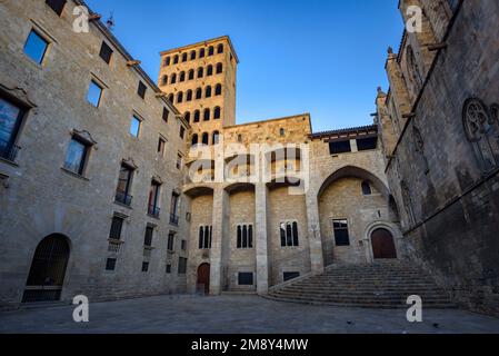 Plaça del Rei square and Mirador del Rei Martí tower at sunrise, in the Gothic Quarter of Barcelona (Catalonia, Spain) Stock Photo