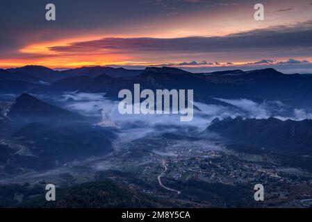Sunrise in Vall de Lord valley with fog over the reservoir and reddish clouds. Seen from Port del Comte (Solsonès, Lleida, Catalonia, Spain) Stock Photo