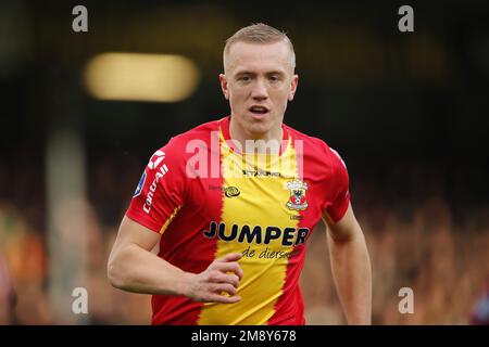 DEVENTER - Isac Lidberg of Go Ahead Eagles celebrates the 1-0 during the  Dutch Eredivisie match between Go Ahead Eagles and Willem II at De  Adelaarshorst on April 8, 2022 in Deventer