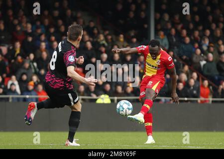 DEVENTER - (lr) Jens Toornstra of FC Utrecht, Bobby Adekanye of Go Ahead Eagles scores the 1-1 during the Dutch premier league game between Go Ahead Eagles and FC Utrecht at De Adelaarshorst on January 15, 2023 in Deventer, Netherlands. ANP BART STOUTJESDYK Stock Photo
