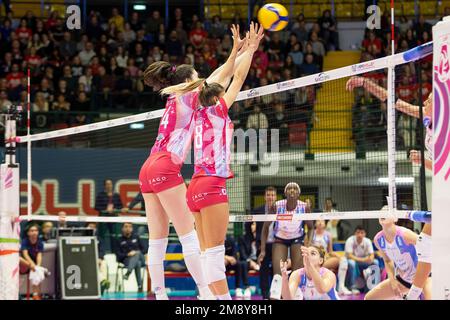 Monster block of ALESSIA ORRO and DANA RETTKE (Vero Volley Milano) during the 15th day of the Serie A1 Women between Vero Volley Milano vs Trasportipesanti Casalmaggiore Stock Photo