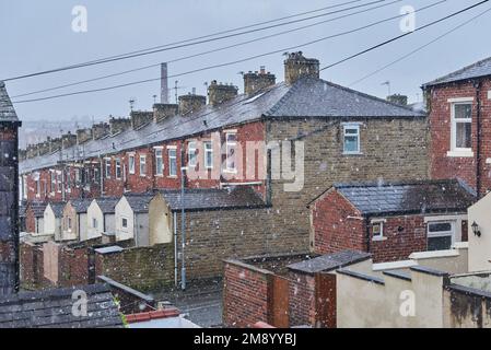 Great Harwood, Lancashire, UK. 16th Jan, 2023. Snow begins to fall in the market town of Great Harwood, Lancashire, the beginning of an expected spell of heavy snowfall in the North of England. Credit: Garry Cook/Alamy Live News. Stock Photo