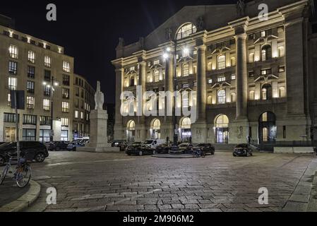 Milan city at night, Italy. Piazza degli Affari (Business Square) with the Palazzo Mezzanotte (Midnight Palace); seat of the Italian stock exchange. Stock Photo