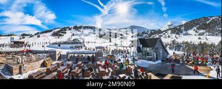 El Tarter, Andorra, Jan 2020 Wide, panoramic view on bars and restaurants, ski slopes and mountains. People relaxing and enjoying winter ski holidays Stock Photo