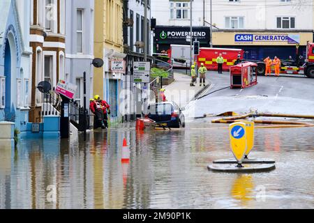 Hastings, East Sussex, 16 January 2023. Heavy rain and blocked storm drain to the sea causes major flood in Hastings Town Centre, causing disruption, closing Priory Meadow shopping centre and flooding homes. Carolyn Clarke/Alamy Live News Stock Photo