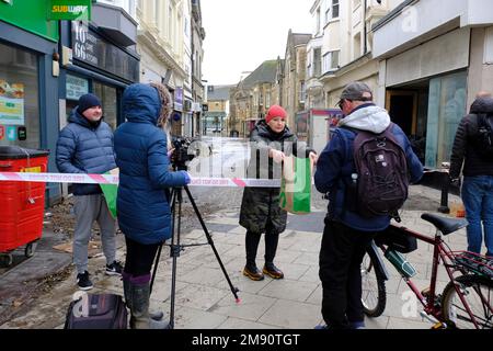 Hastings, East Sussex, 16 January 2023. Heavy rain and blocked storm drain to the sea causes major flood in Hastings Town Centre, closing Priory Meadow shopping centre and flooding homes and businesses. Agi from Subway sandwich shop gives away bread to passers-by. C.Clarke/Alamy Live News Stock Photo