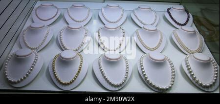 Pearl necklaces for sale in Dubai City, UAE Stock Photo