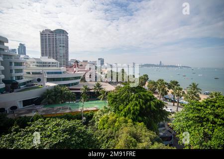 The Beach front with Hotels at the Pattaya Bay and Beach road in the city of Pattaya in the Province of Chonburi in Thailand,  Thailand, Pattaya, Nove Stock Photo