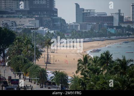 The Beach front with Hotels at the Pattaya Bay and Beach road in the city of Pattaya in the Province of Chonburi in Thailand,  Thailand, Pattaya, Nove Stock Photo