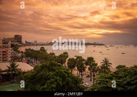 The Beach front with Hotels at the Pattaya Bay and Beach road in the city of Pattaya in the Province of Chonburi in Thailand,  Thailand, Pattaya, Nove Stock Photo