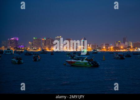 The Beach front with Hotels at the Pattaya Bay and Beach road in the city of Pattaya in the Province of Chonburi in Thailand,  Thailand, Pattaya, Nove Stock Photo