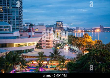 The Beach front with Hotels at the Pattaya Bay and Beach road in the city of Pattaya in the Province of Chonburi in Thailand,  Thailand, Pattaya, Nove Stock Photo