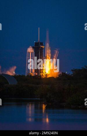 USA. 15th Jan, 2023. A SpaceX Falcon Heavy lifts off from Launch Complex 39A at Kennedy Space Center, Florida on Jan. 15, 2023. USSF-67 is Space Force's first national security mission of 2023 (Photo by Alex G. Perez/AGPfoto/Sipa USA) Credit: Sipa USA/Alamy Live News Stock Photo