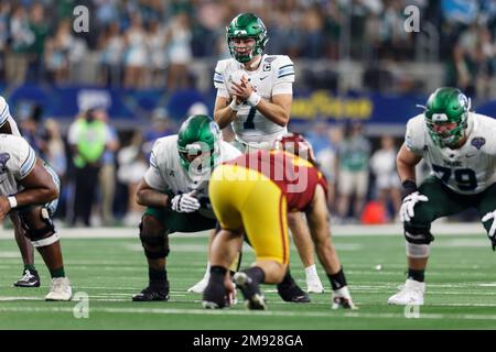 Tulane Green Wave quarterback Michael Pratt (7) gets ready for the snap during the third quarter of the 87th Goodyear Cotton Bowl Classic at AT&T Stad Stock Photo