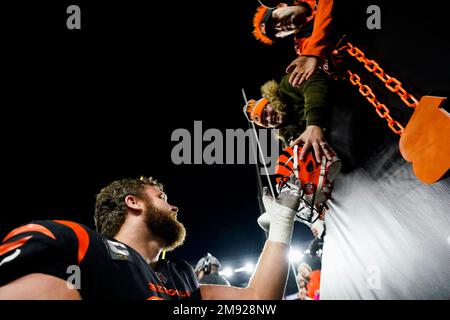 Baltimore Ravens center Tyler Linderbaum (64) looks on before a preseason  NFL football game against the Washington Commanders, Saturday, Aug. 27,  2022, in Baltimore. (AP Photo/Nick Wass Stock Photo - Alamy