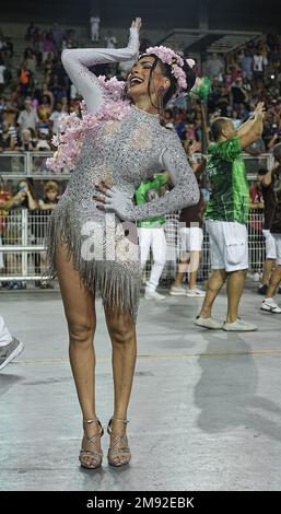 Sao Paulo, Brazil. 15th Jan, 2023. ALINE OLIVEIRA, Drum Queen of the Mocidade Alegre samba school take part in the rehearsal for the upcoming Sao Paulo Carnival 2023, at the Anhembi Sambadrome.The parades will take place on February 17 and 18. (Credit Image: © Paulo Lopes/ZUMA Press Wire) EDITORIAL USAGE ONLY! Not for Commercial USAGE! Stock Photo