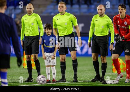 EINDHOVEN, NETHERLANDS - JANUARY 16: assistant referee Nils van Kampen, referee Alex Bos, assistant referee Kevin Bodde during the Dutch Keukenkampioendivisie match between FC Eindhoven and FC Den Bosch at Jan Louwers stadion on January 16, 2023 in Eindhoven, Netherlands (Photo by Broer van den Boom/Orange Pictures) Stock Photo